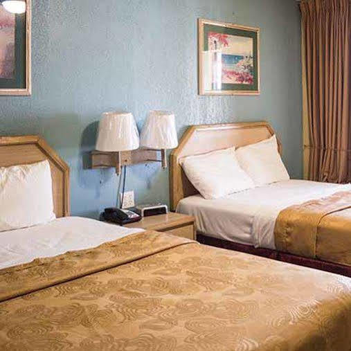 Rodeway Inn Маскоги Экстерьер фото