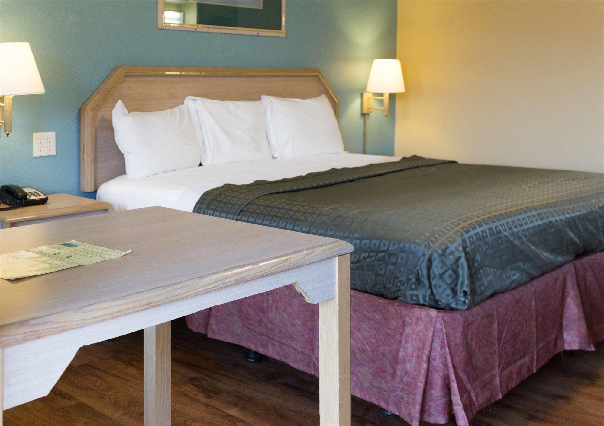 Rodeway Inn Маскоги Экстерьер фото