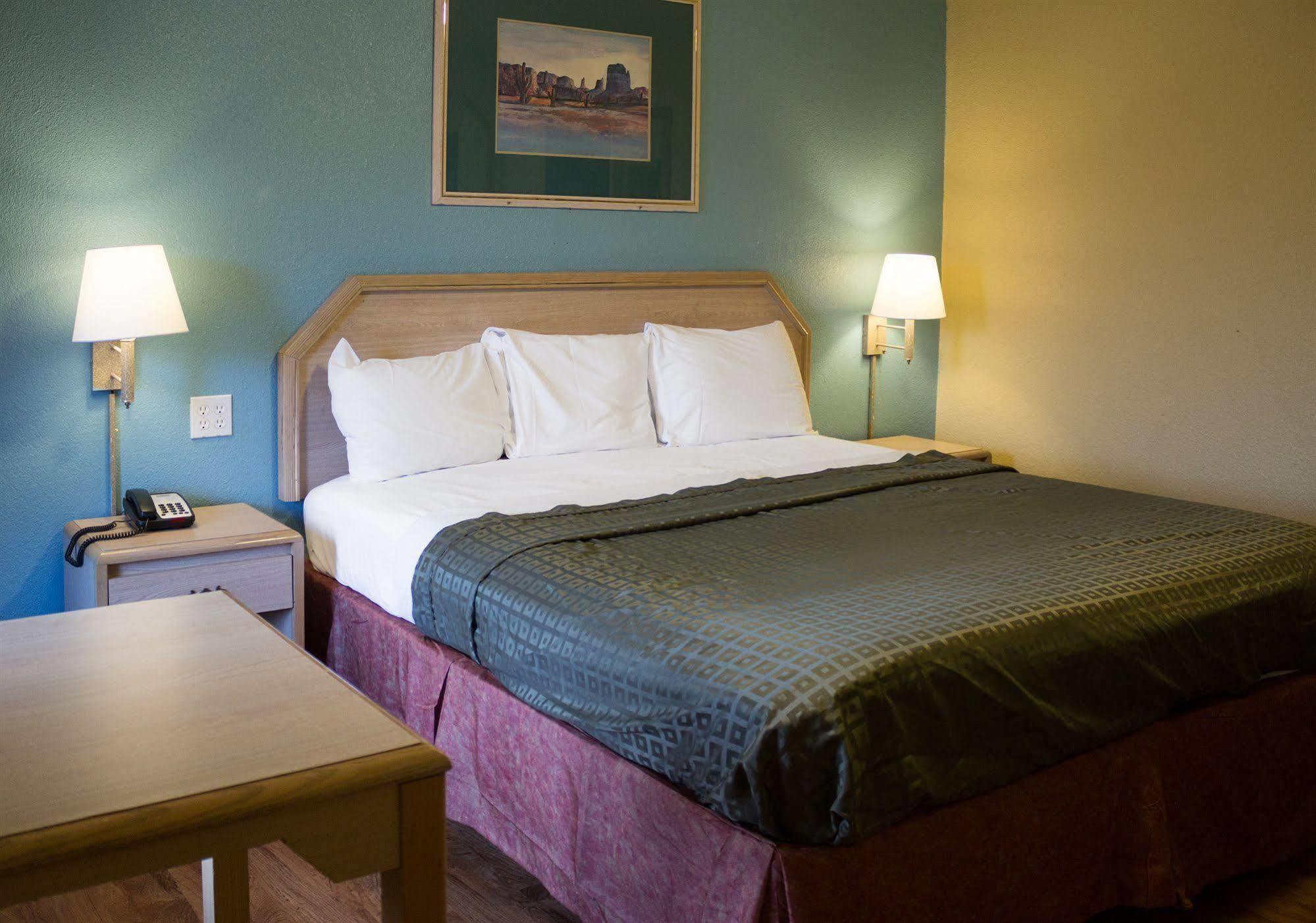 Rodeway Inn Маскоги Экстерьер фото