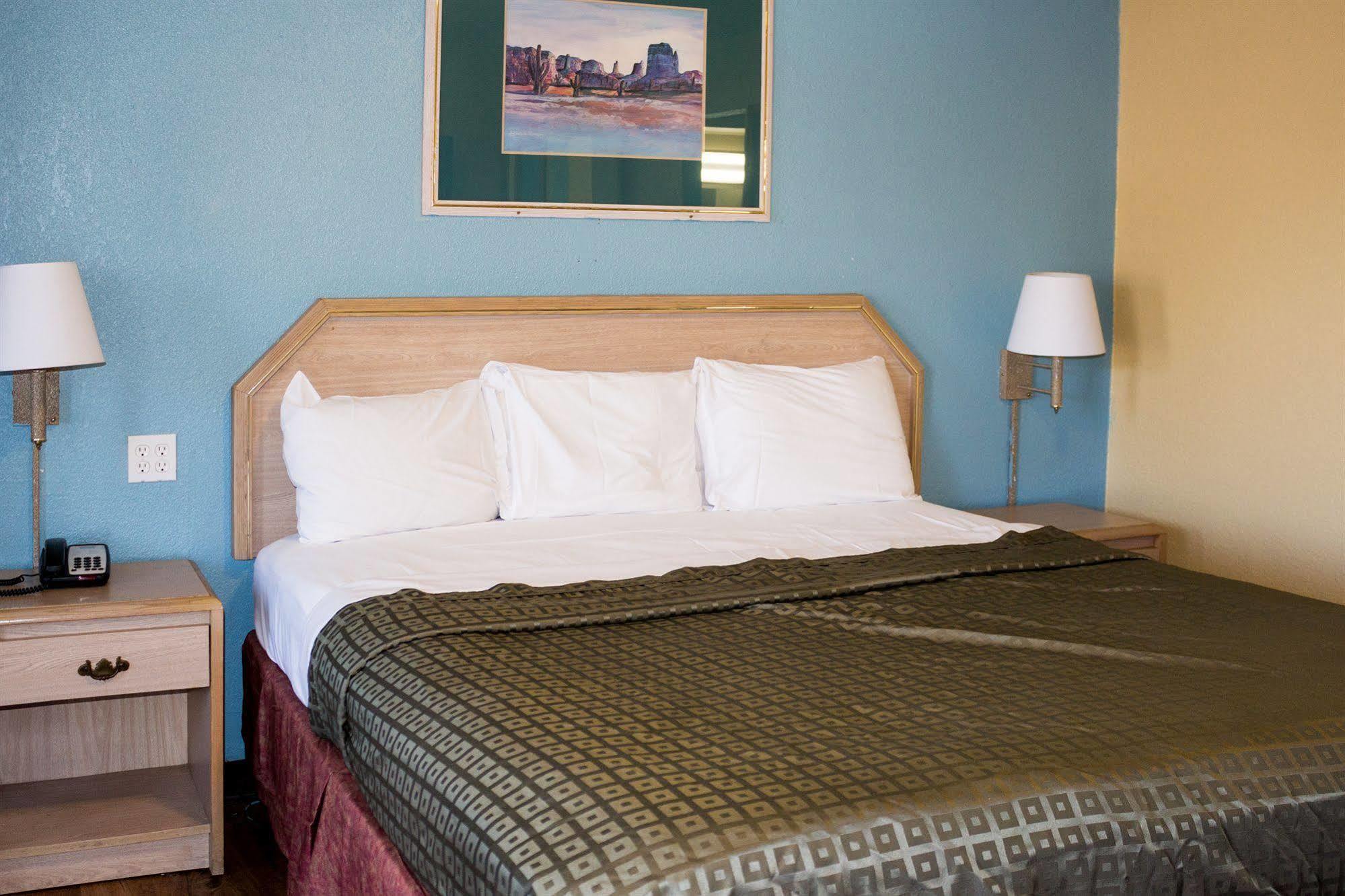 Rodeway Inn Маскоги Экстерьер фото