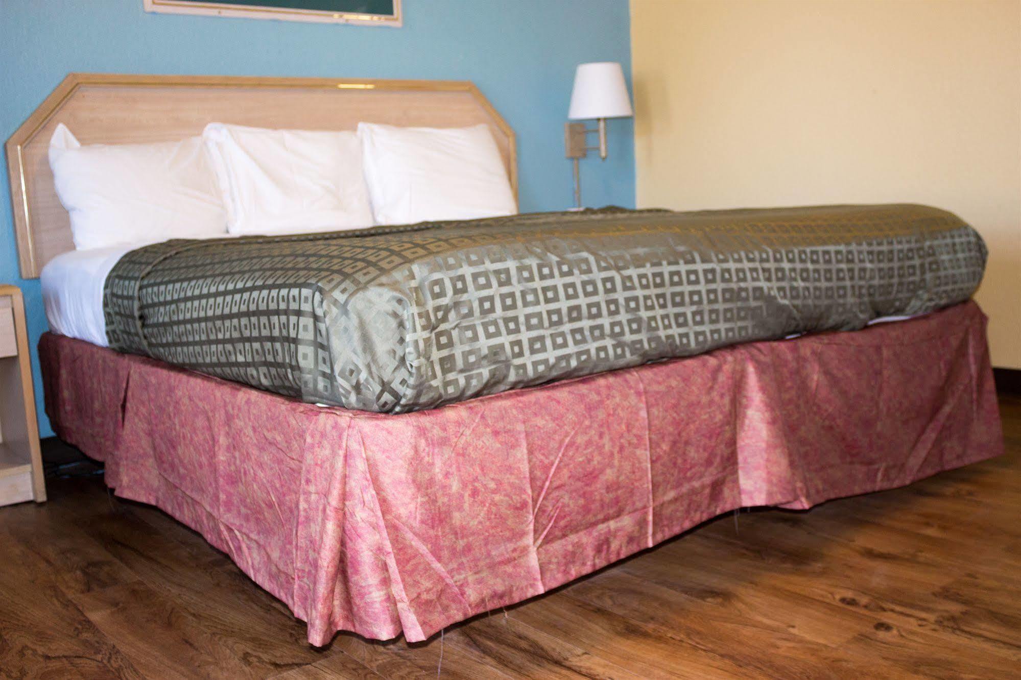 Rodeway Inn Маскоги Экстерьер фото