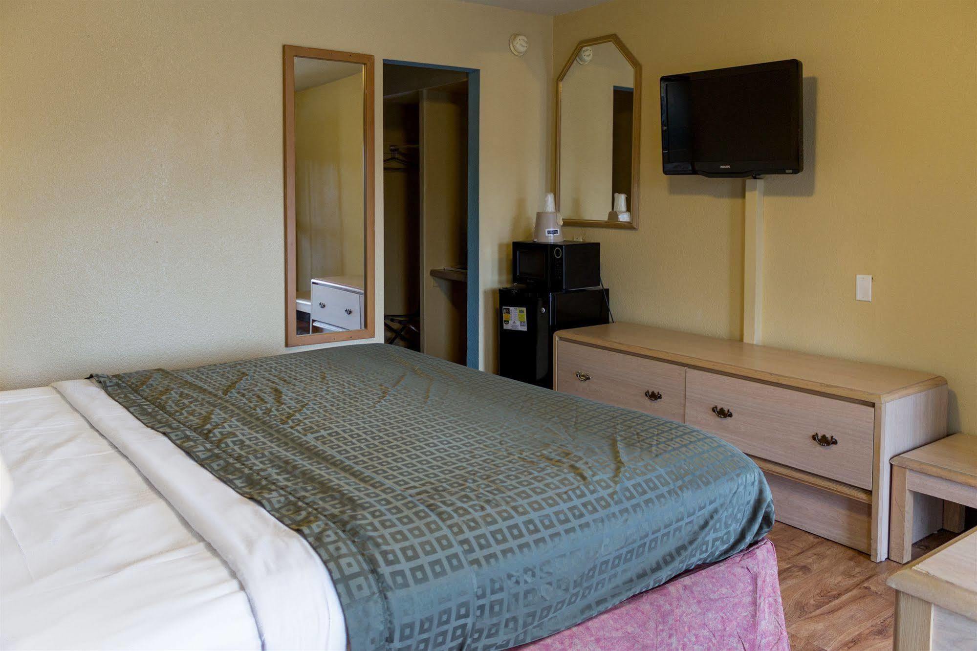 Rodeway Inn Маскоги Экстерьер фото