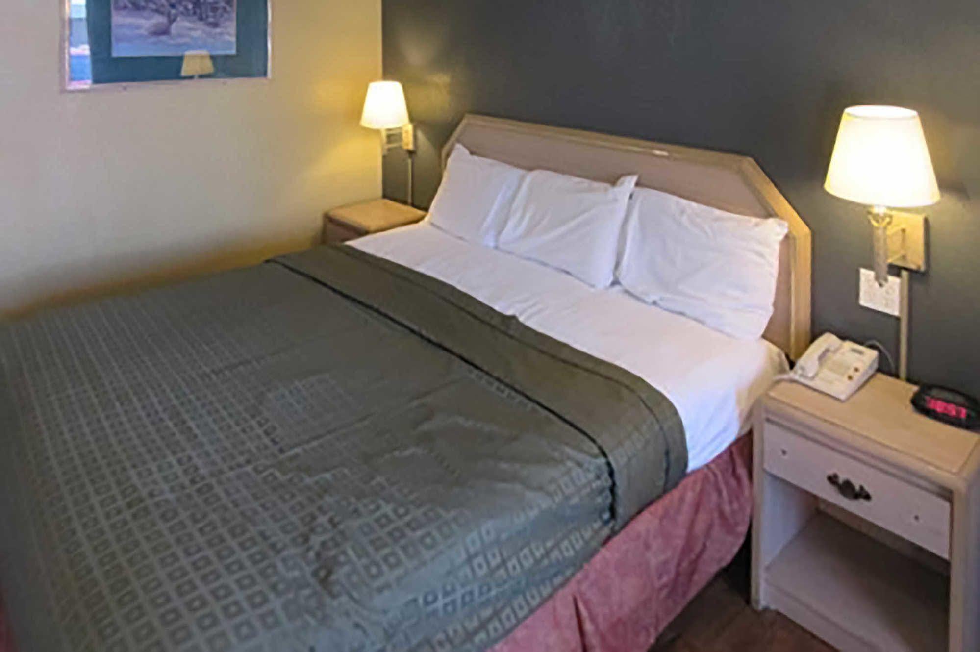 Rodeway Inn Маскоги Экстерьер фото