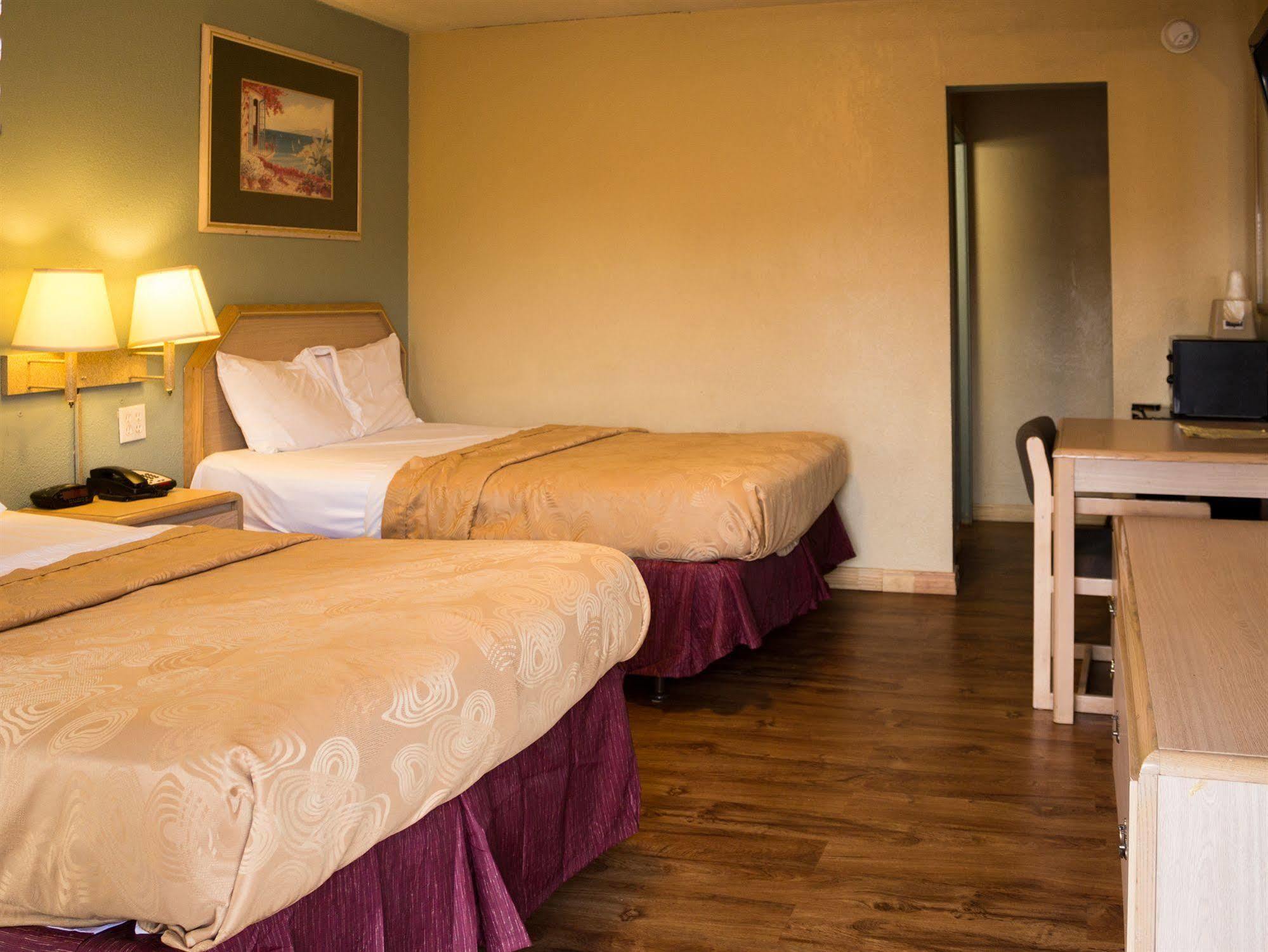 Rodeway Inn Маскоги Экстерьер фото