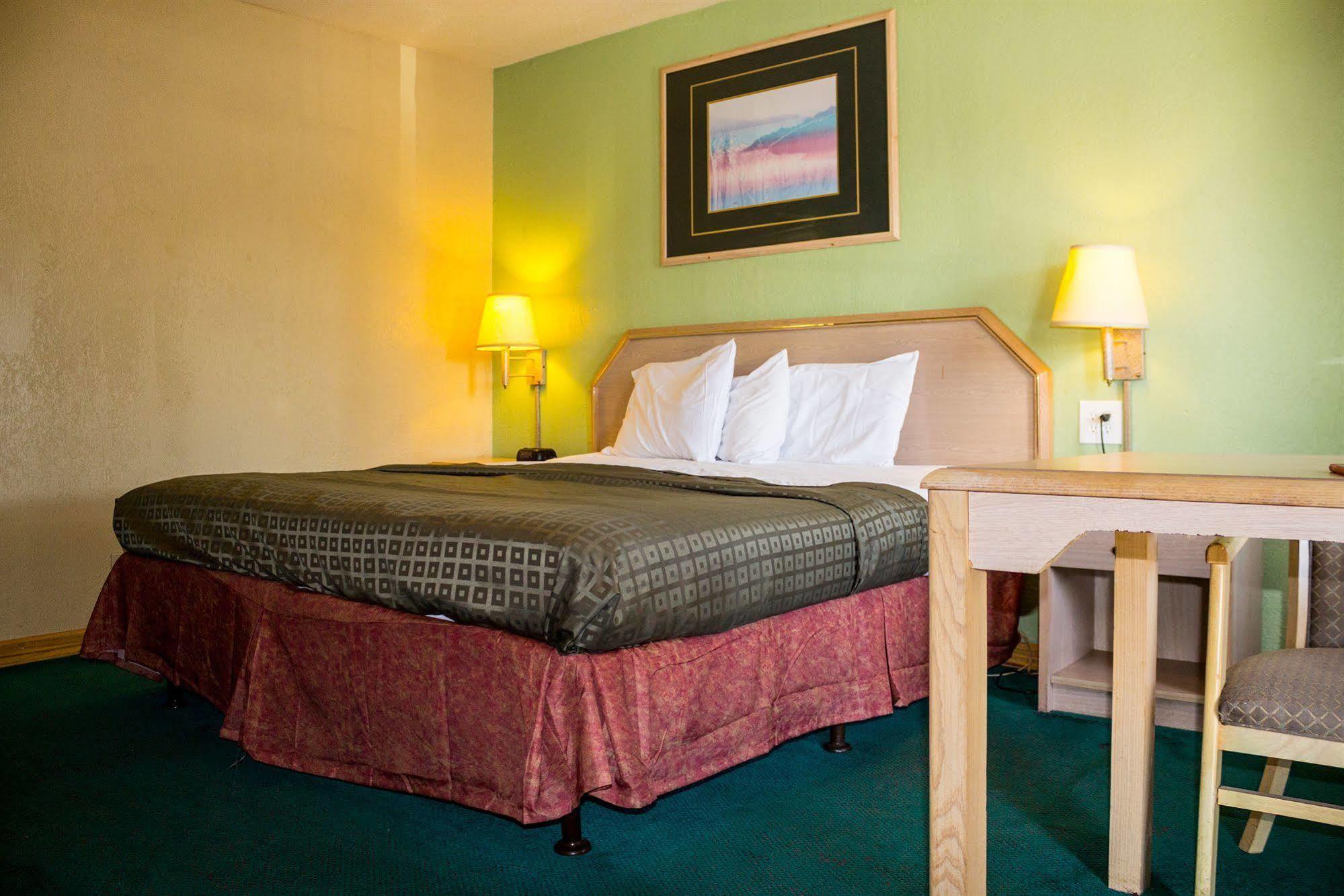 Rodeway Inn Маскоги Экстерьер фото