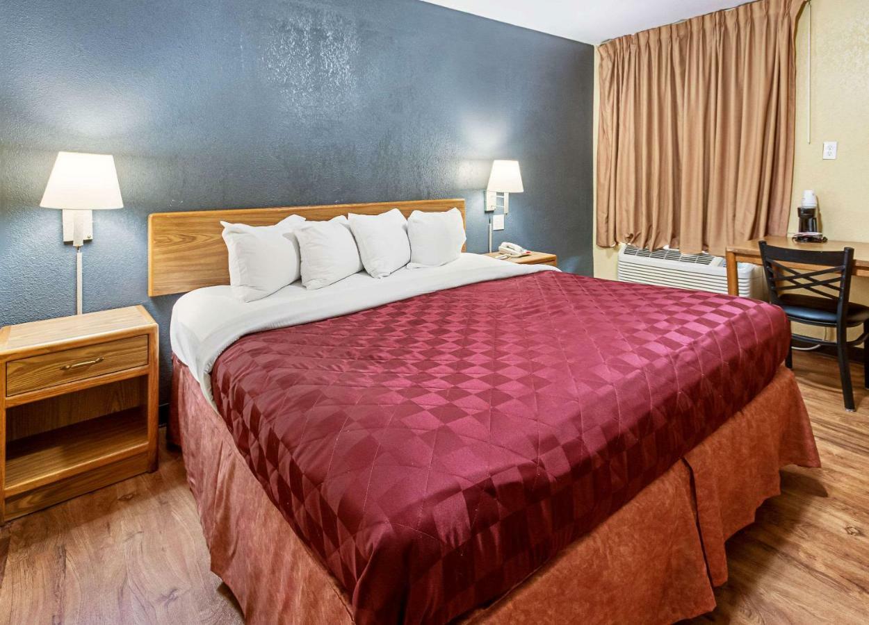 Rodeway Inn Маскоги Экстерьер фото