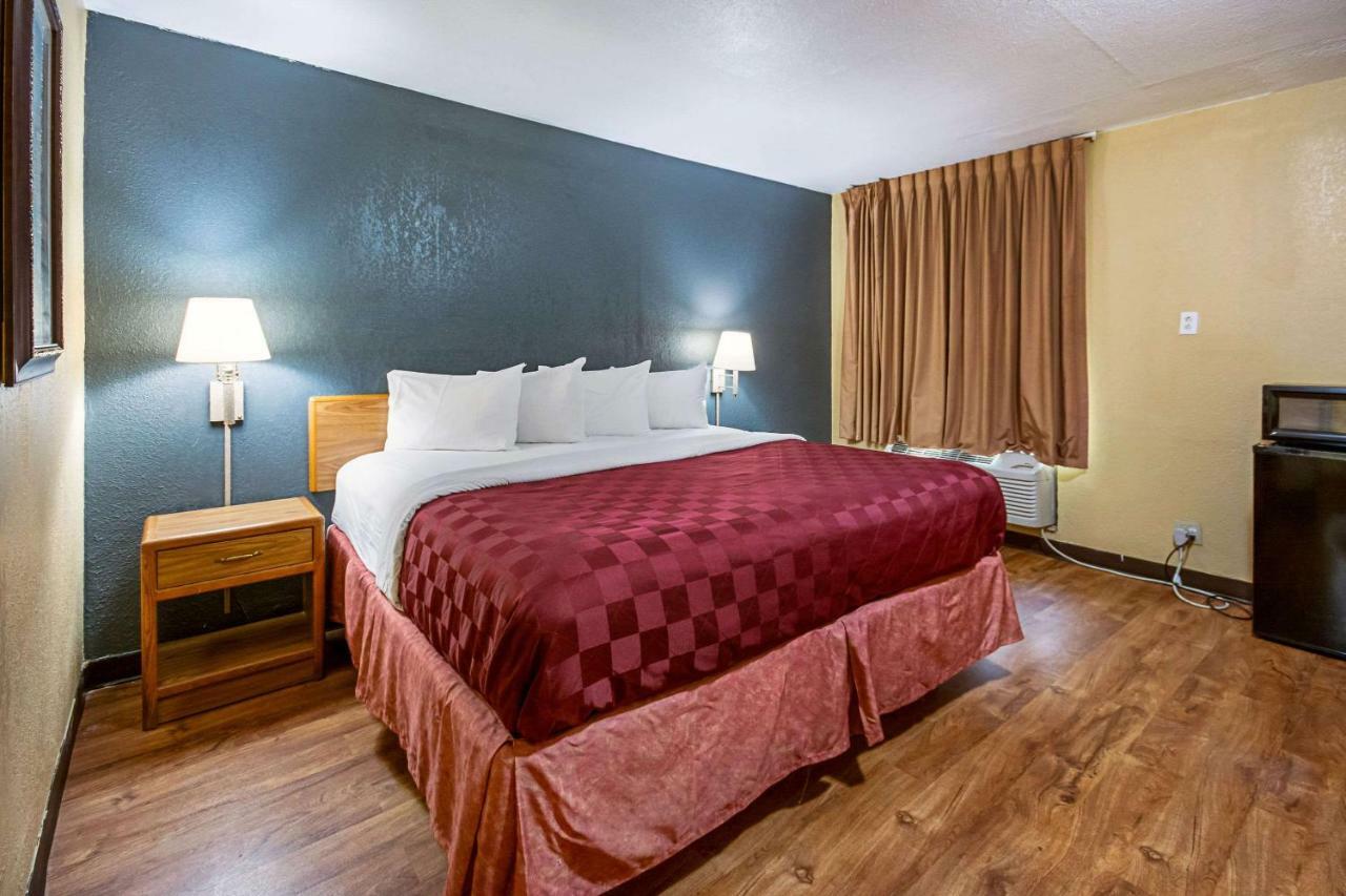 Rodeway Inn Маскоги Экстерьер фото